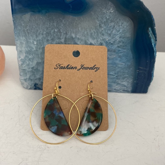 NEW!!! Gold hoop earrings with acrylic semi-circle - Picture 1 of 3